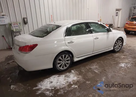 2011 Toyota Avalon Limited z USA, uszkodzony, nr VIN 4T1BK3DBXBU431517